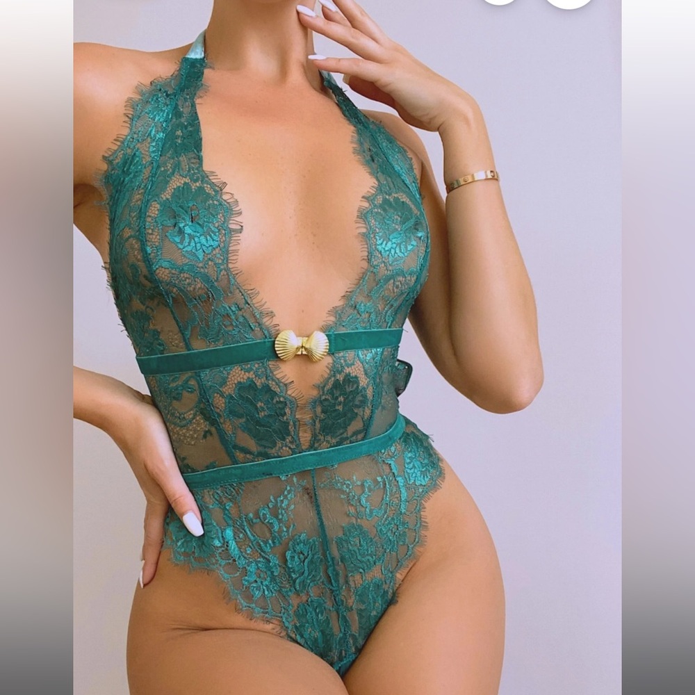 EUC Venus Lace Bodysuit XXL